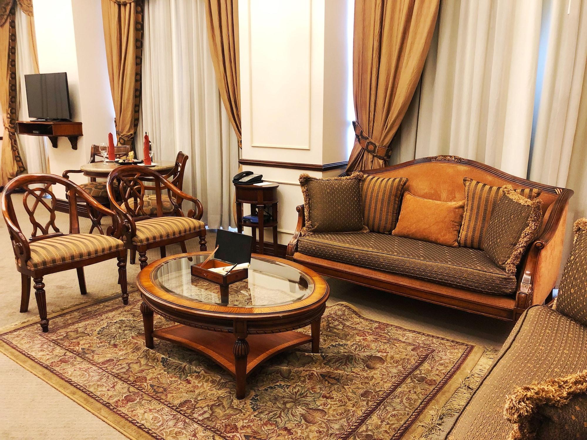 Hotel Plaza Grande 5*