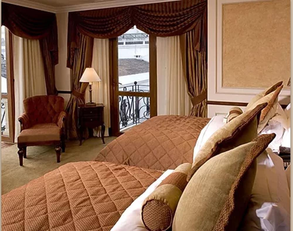Hotel Plaza Grande 5*