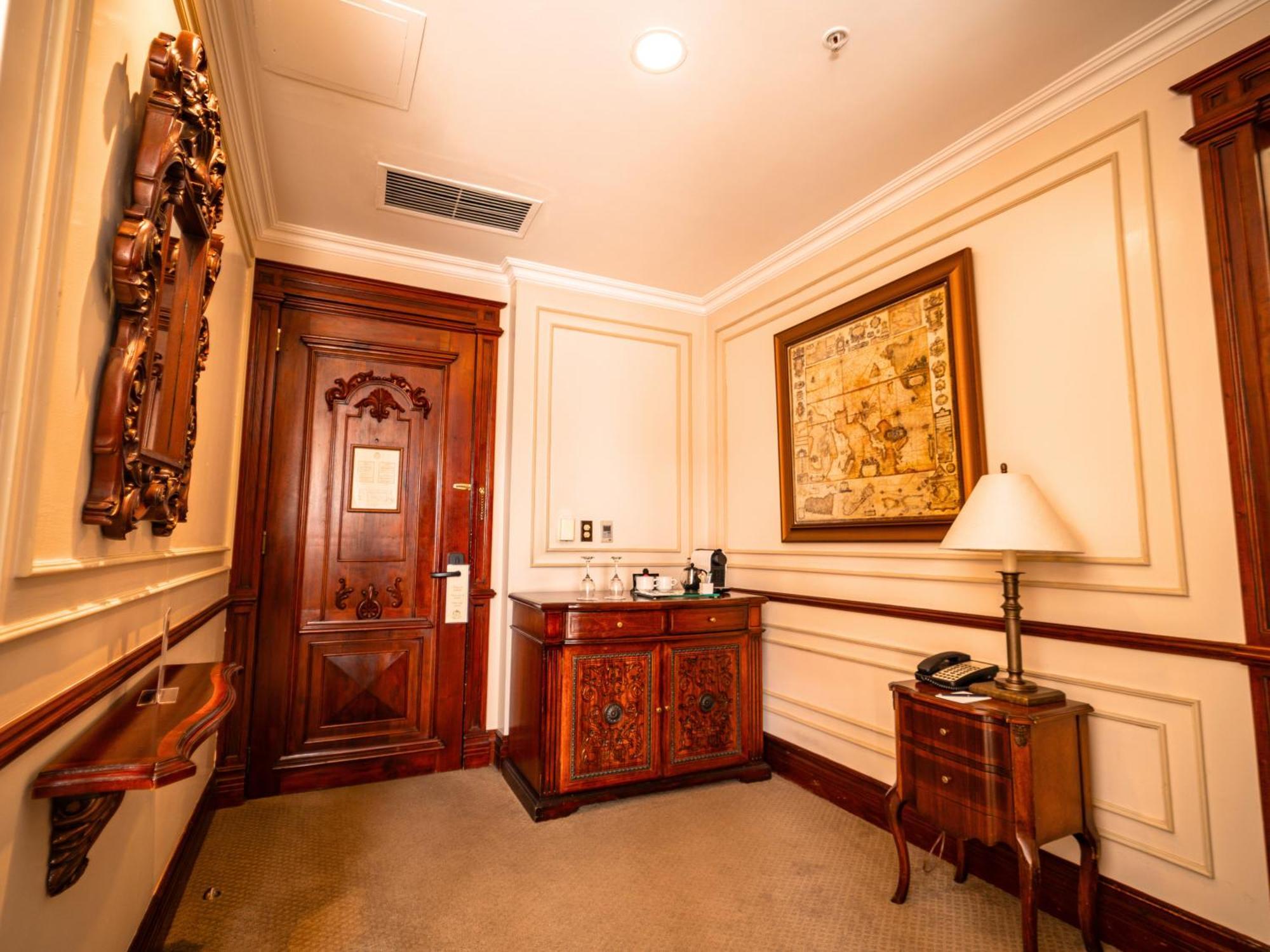Hotel Plaza Grande Quito