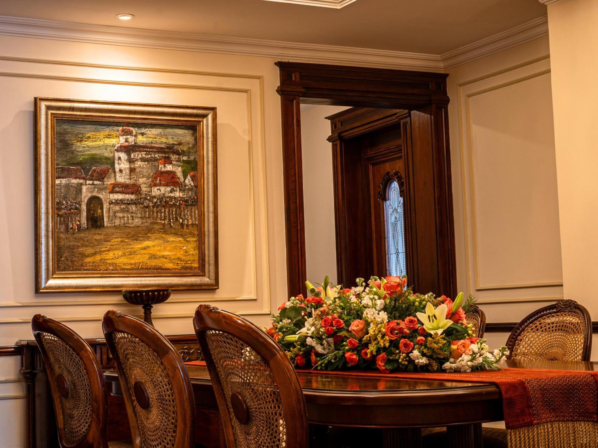 Plaza Grande Hotel 5*