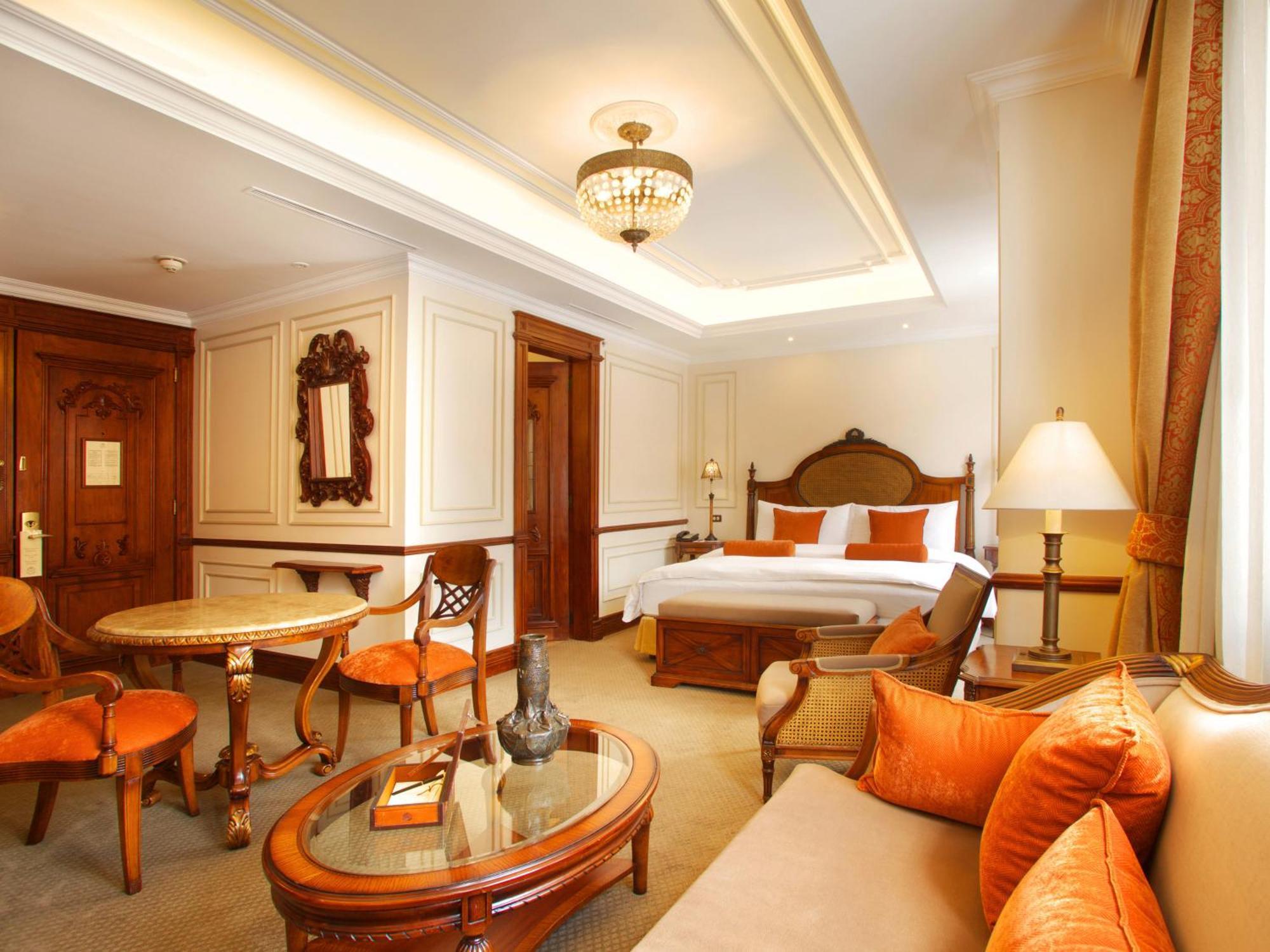 Plaza Grande Hotel 5*