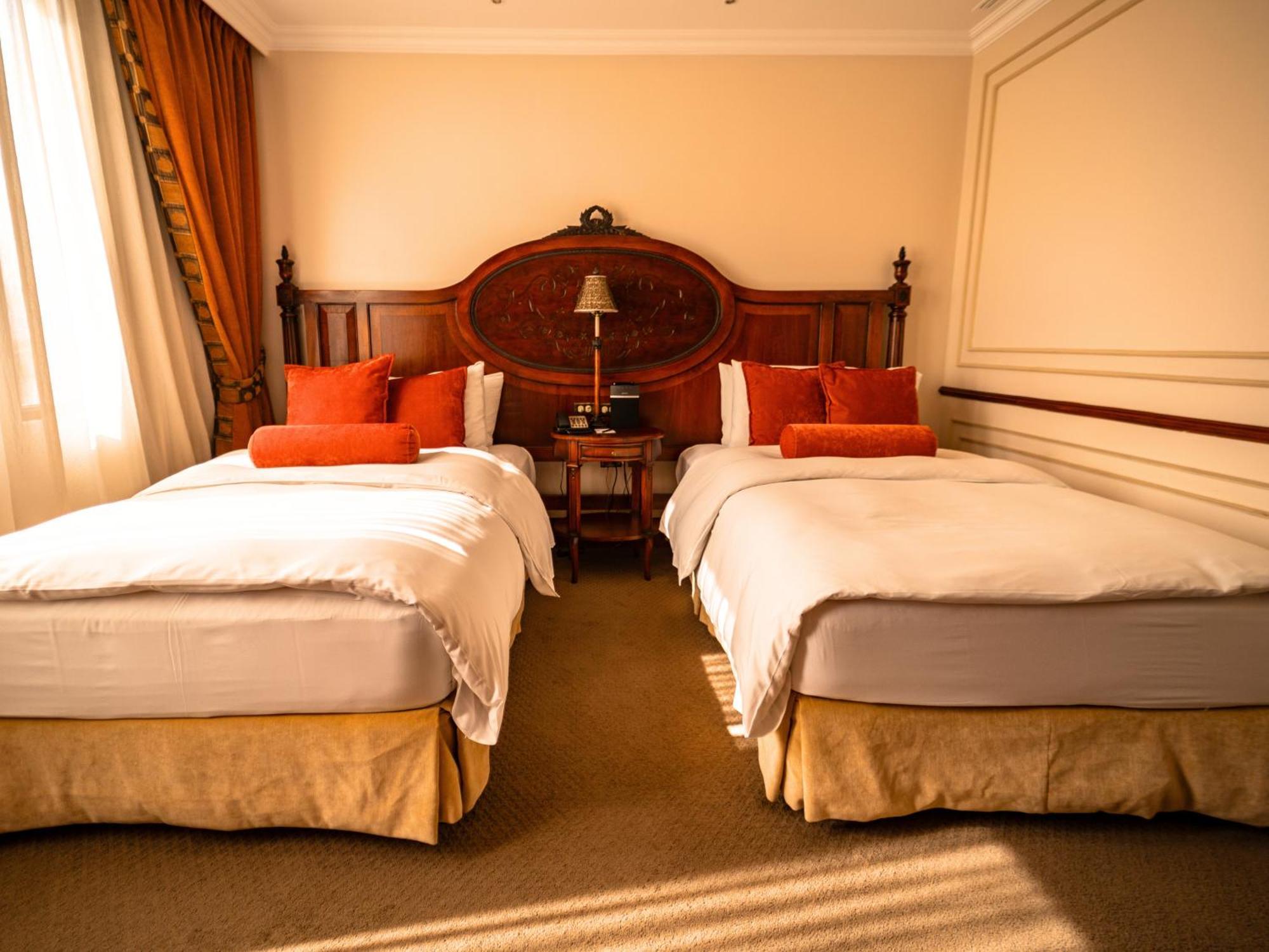Hotel Plaza Grande 5*