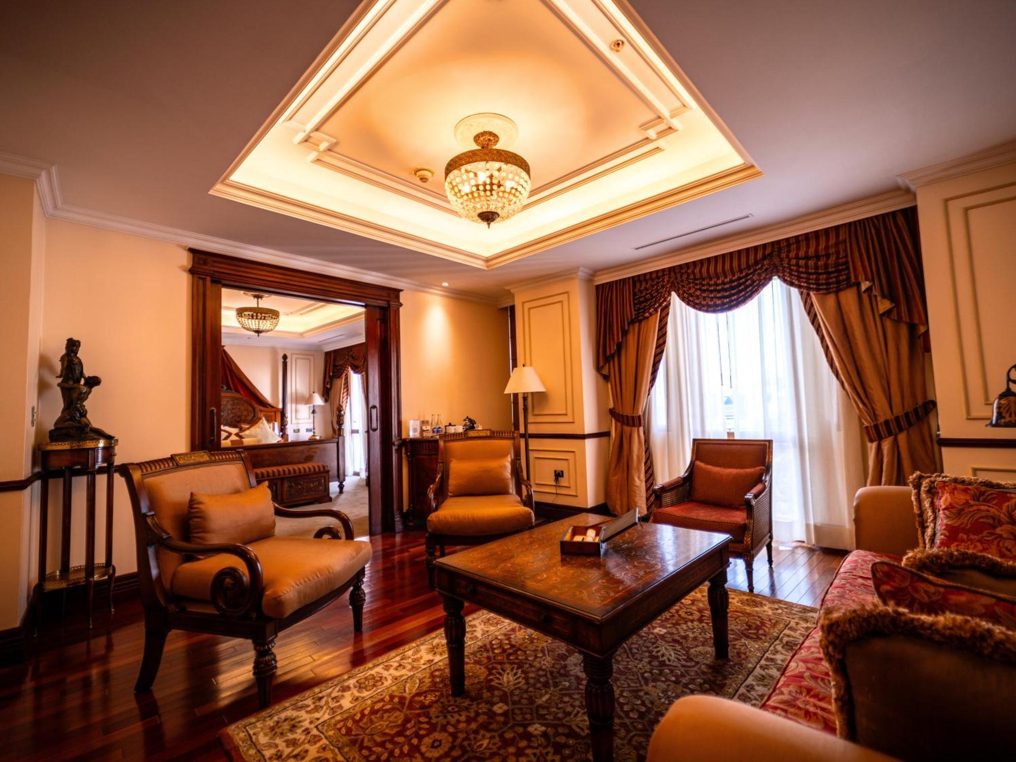 Hotel Plaza Grande 5*